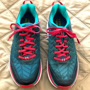 Hoka Women’s running shoes, Clifton 4, SZ 9
